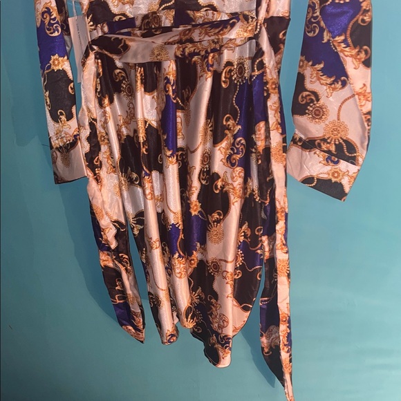 Elegant Blue and Gold Patterned dress - Picture 8 of 14